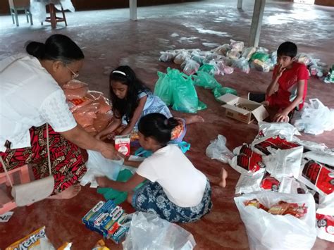 Sati Pasala Kids And Dayaka Helping To Pack 65 Bags With E Flickr