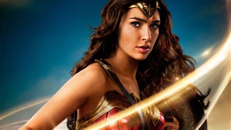First Wonder Woman Reviews Are In And It Apparently Doesn T Suck