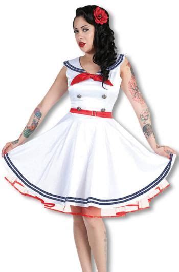 für rockabellas und cosplay fans ist das weiß rote matrosen kleid mit den großen anker knöpfen