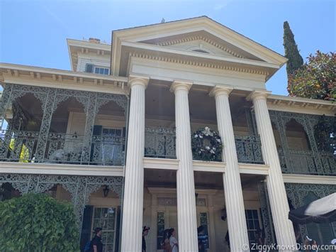 Haunted Mansion Closing For Lengthy Refurbishment In Disneyland