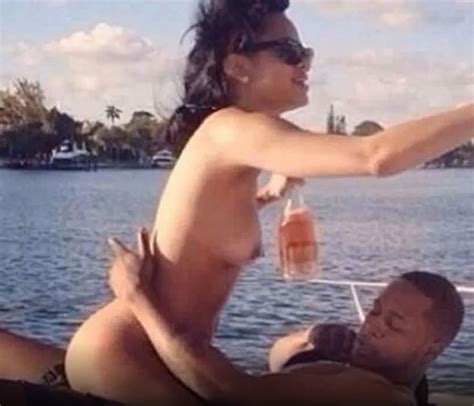 Rihanna Leaked Nude Under Pussy
