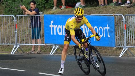 Photos du coureur julian alaphilippe. Tour de France : Julian Alaphilippe a-t-il triché ? | GQ ...