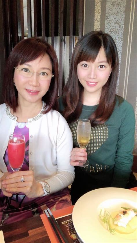 中華民國第15任總統 president of the republic of china (taiwan). 神基因!正妹主播同框凍齡媽 網驚：簡直像雙胞胎 | 藝人動態 | 噓!星聞