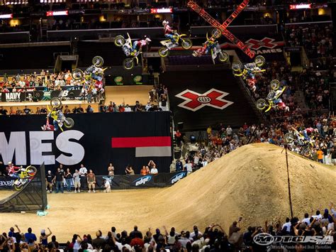 Carey hart trying the first back flip. Travis Pastrana double backflip. Coolest thing EVER ...