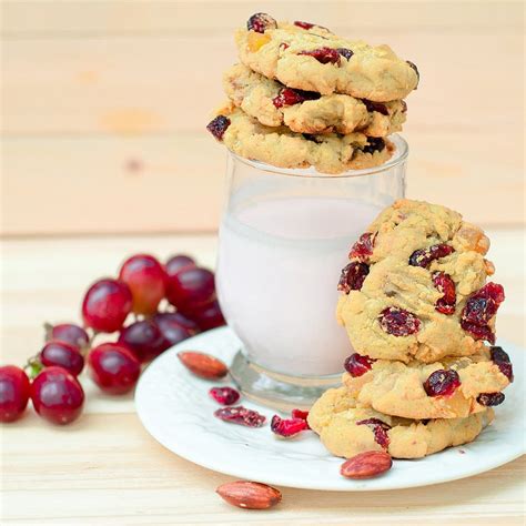 In a medium bowl, combine almond flour, salt, olive oil, maple syrup and vanilla, mix well to combine. Gluten Free Almond Flour Cookies with Cranberries and ...