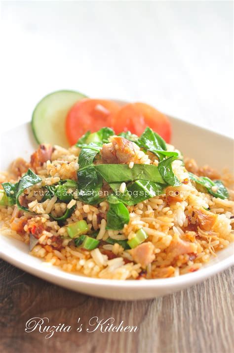 Jadi boleh dibilang nasi goreng + bakmi goreng. Ruzita's Kitchen: NASI GORENG IKAN MASIN
