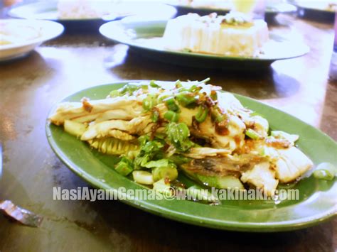 Nasi ayam gemas mustafah, malasia aún no tiene suficientes puntuaciones de la comida, el servicio, la relación calidad/precio o la atmósfera. Tertunailah Hasrat Di Hati: Makan Nasi Ayam Gemas di Senawang