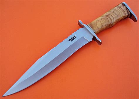 Rg 35 Handmade D 2 144 Inches Bowie Knife Olive Burrel Wood Handle