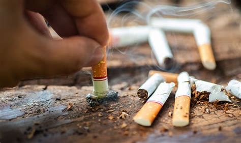 Lung cancer is one of the most dangerous types of cancer there is, so catching it early is very important! Lung cancer symptoms: When do you feel out of breath? Sign ...