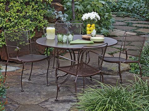 Woodard Wrought Iron 48 Wide Round Dining Table With Umbrella Hole