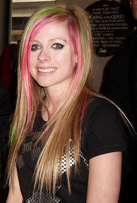 Avril Lavigne Pink Hair Mxrtinx Take A Quick Peek And Let Us Know