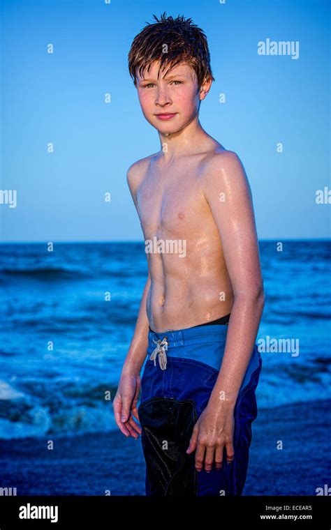 Portrait D Une Rousse Boy Standing On Beach Photo Stock Alamy