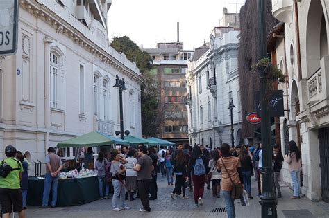 Barrio lastarria (lastarria neighborhood) is an historical neighborhood in the center of santiago, chile. File:Barrio Lastarria con feria.JPG - Wikimedia Commons
