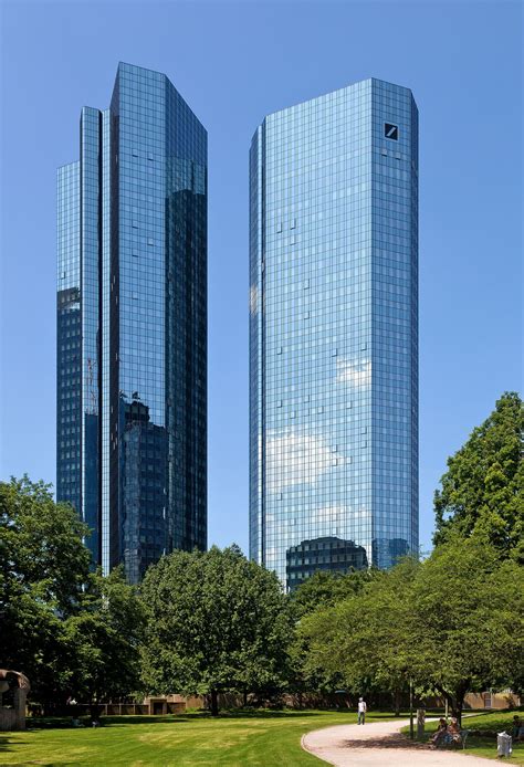 Deutsche bank's international private bank is one of the preeminent private banks in the eurozone and for family entrepreneurs worldwide. Deutsche-Bank-Hochhaus - Wikipedia