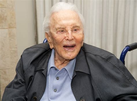 Welcome to the official kirk douglas website. Découvrez l'adorable photo de Kirk Douglas, 101 ans, qui ...