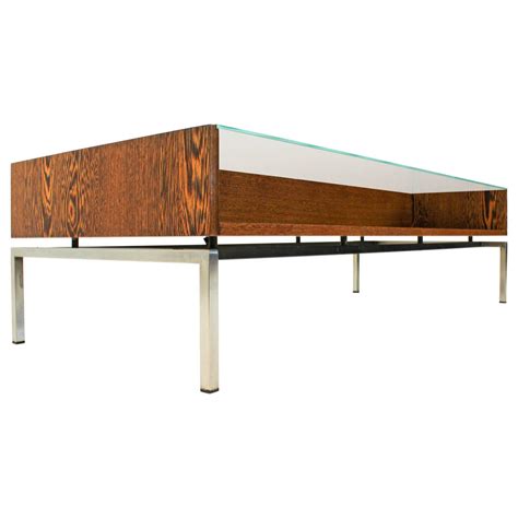 Of course, as mcm trends have resurfaced in the last decades, mcm coffee tables have become extremely desirable. Stylish Mid-Century Modern Coffee Table With Glass Top ...
