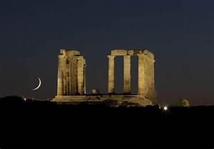 Sounio Temple With Setting Moon And Saturn Astronomy
