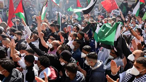 Konflikt mit Israel: Demo von Palästinensern in Berlin eskaliert - WELT