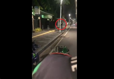 Viral Video Pasangan Tak Senonoh Di Halte Bus Smk 34 Kramat Raya