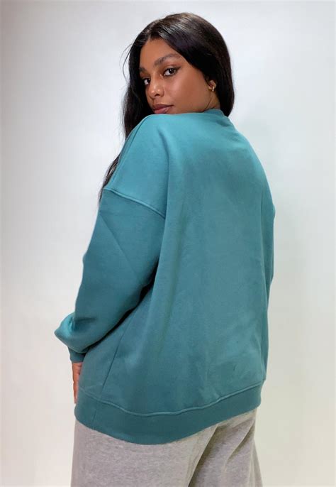 Plus Size Basic Oversize-Sweatshirt in Blau | Missguided