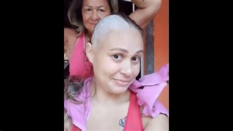 Mom Shaves Off Hair In Solidarity With Daughter Who Has Cancer Youtube