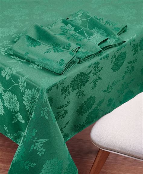 Martha Stewart Collection Holiday 102 Tablecloth And 6 Napkins Created