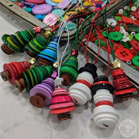 Pin By Stegonovgennadiy On Diy In 2020 Button Ornaments Christmas