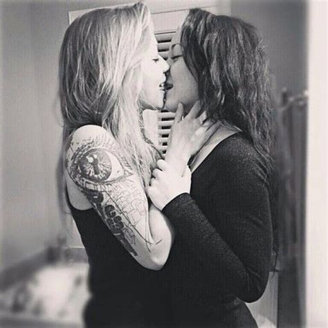 Sensuous Sirens Girls Kissing Girls Lesbian Love