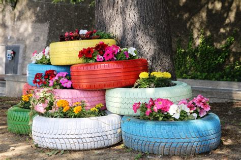 jardim com pneus 55 ideias repletas de beleza e sustentabilidade