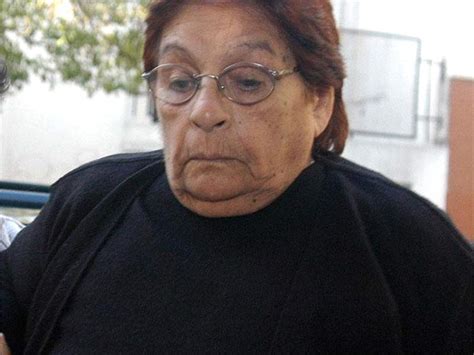 Doña tota, la madre del mejor futbolista argentino de todos los tiempos, falleció el 10 de noviembre de 2011, tras haber sido hospitalizada con graves complicaciones cardíacas. Maradona Tota : Murio Dona Tota La Madre De Diego Maradona ...