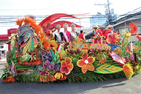 In Photos Stunning Floral Floats Artistic Music In Pamulak And Pitik