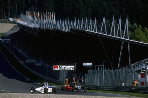2017 januárjában 5310 lakosa volt. 10 nejlepších momentů rakouské Grand Prix F1