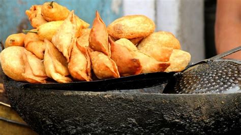 Best Places To Munch On Crunchy Samosas In Bangalore