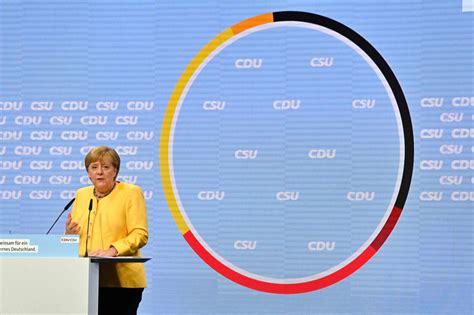 Merkel Giver Fuld Støtte Til Kriseramt Kanslerkandidat Bt Udland