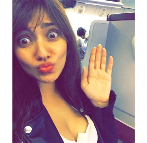30 Photo Of Neha Sharma Cutest Bollywood Actress Selfies
