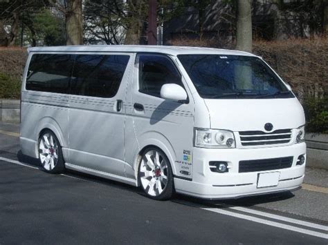 A reliable commercial vehicle for your business needs. pakajunk: Toyota HiAce Custom