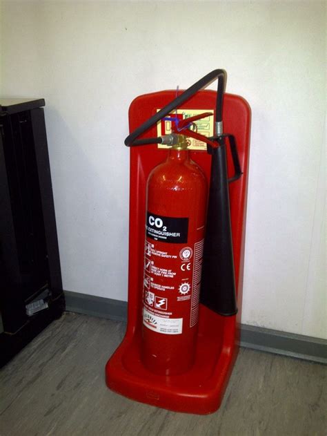 How To Use A Co2 Fire Extinguisher How To Operate A Fire Extinguisher