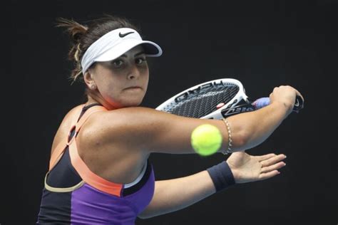 L'équipe pour suivre la rencontre de tennis entre bianca andreescu et mihaela buzarnescu (open. Canadian Bianca Andreescu wins first round game at ...