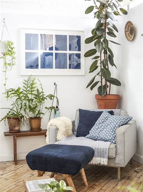 Use these color and recycling tips to decorate a living room under budget. 20 Elegant Lounge Room Plants | Living room plants, Living ...