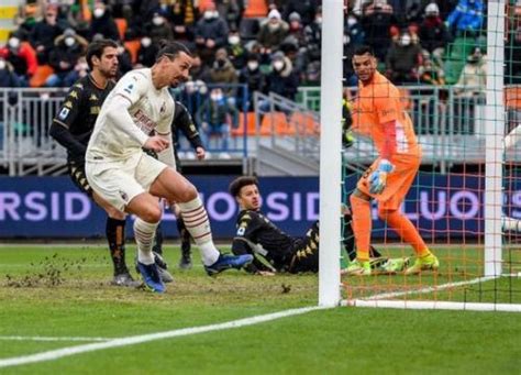 Zlatan Ibrahimovic Cân Bằng Kỷ Lục Ghi Bàn Của Cristiano Ronaldo Bóng