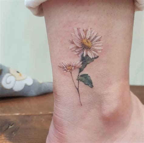 Beautiful Daisy Illustration Tattoo