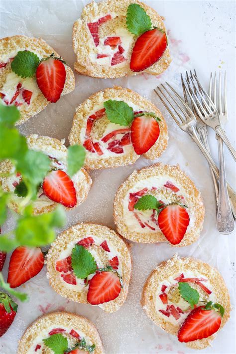 Glutenfri Rulltårta med jordgubbar Fridas Bakblogg