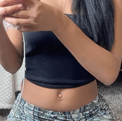 Some Of My Favorite Outie Belly Buttons Rbellybuttonworld