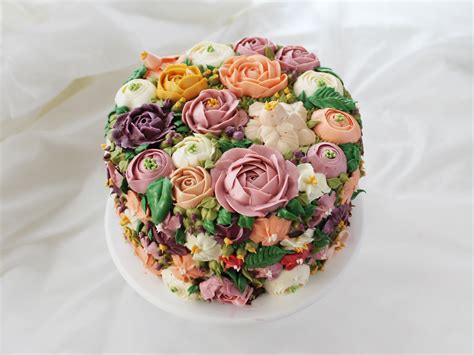 How To Make Icing Flowers For A Flower Cake