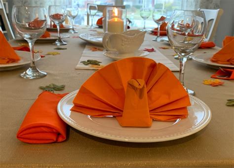 Thanksgiving table setting | Thanksgiving table settings, Thanksgiving napkins, Thanksgiving ...