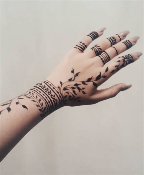 31 Simple Mehndi Design You Can Try Easily At Home