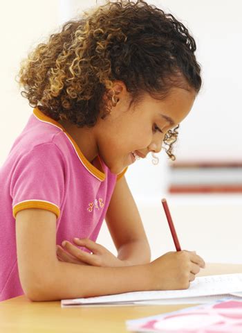 Descarga fotos de niños estudiando. MARISMA FAMILY: Dónde y cómo deben estudiar los niños | Tu ...