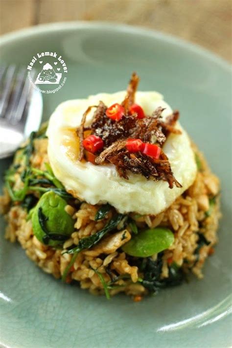 This recipe is an indonesian version of fried rice served with fried egg. Nasi Goreng Kampung Recipe - Malay Fried Rice Recipe. | Nasi goreng kampung, Nasi goreng, Fried rice