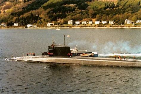 Ssbn 617 Alexander Hamilton Entering Holy Loch Nuclear Submarine