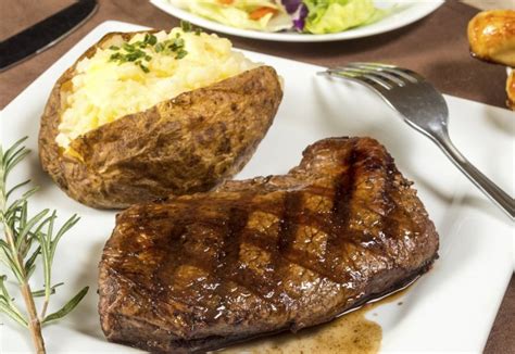 This tender cube steak is smothered in a delicious brown gravy with. How to Grill Top Sirloin Fillet | LIVESTRONG.COM